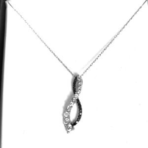1/2 carat 10kw Black & White Pendent necklace